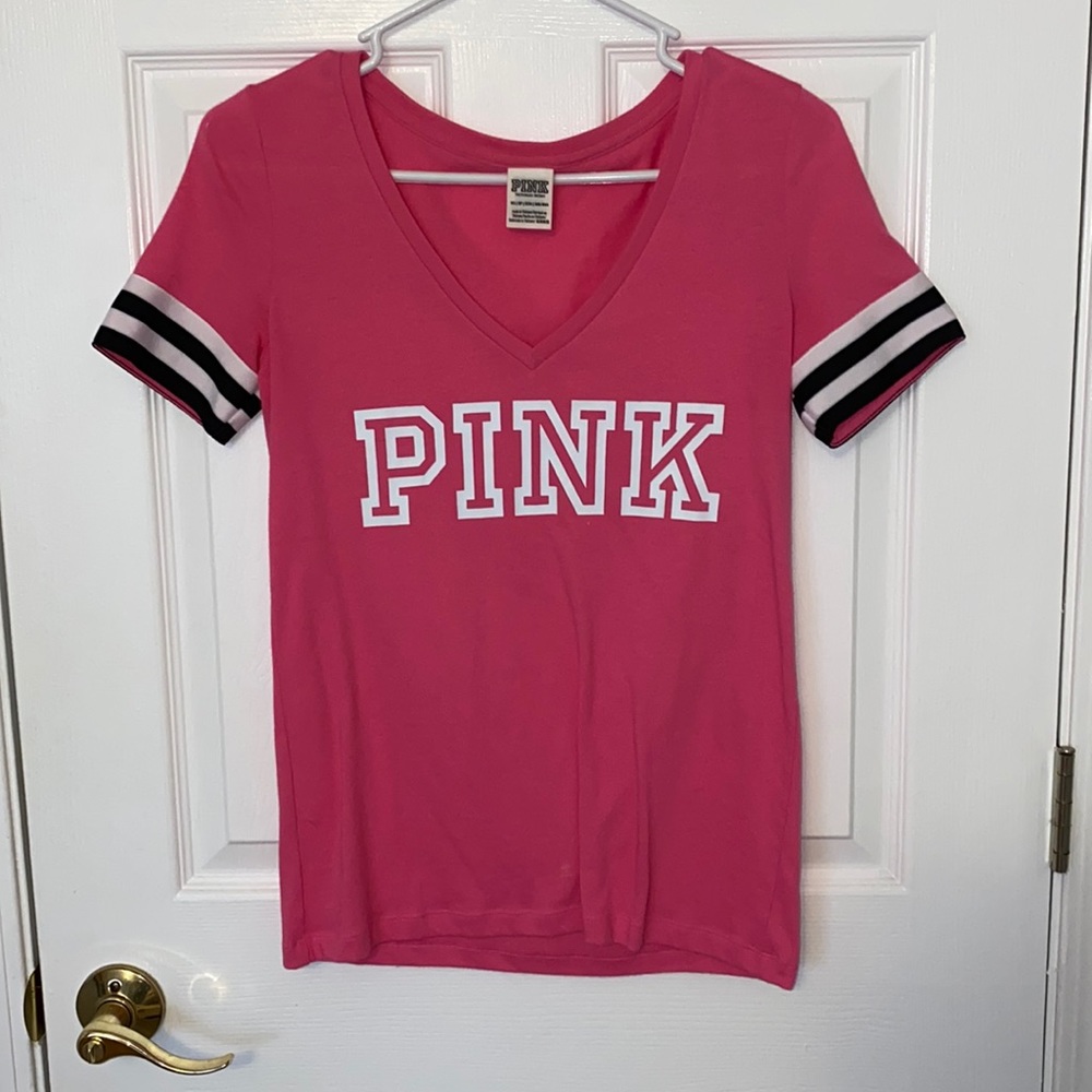 Woman’s Victoria’s Secret/Pink V-neck T-shirt (xs)
